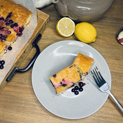 Everyday Favourites Blackcurrant & Lemon Drizzle Traycake Bar