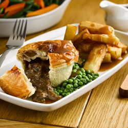 Everyday Favourites Minced Beef & Onion Pie