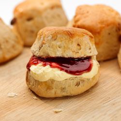 Handmade Cake Company Large Sultana Scones