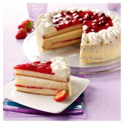 Everyday Favourites Strawberry Gateau (Pre-cut)