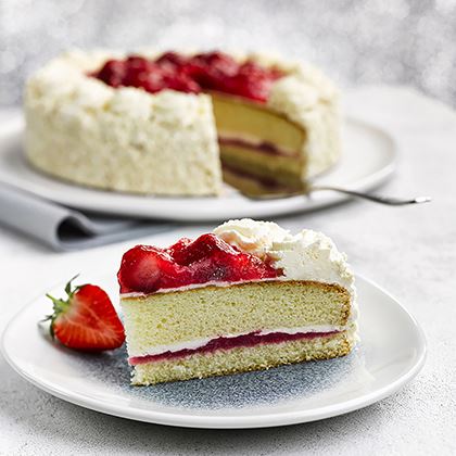 Everyday Favourites Strawberry Gateau (Whole)
